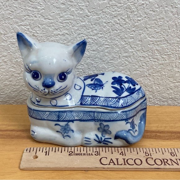 Vintage Blue & White Chinoiserie Porcelain Cat Trinket Box - Picture 4 of 12